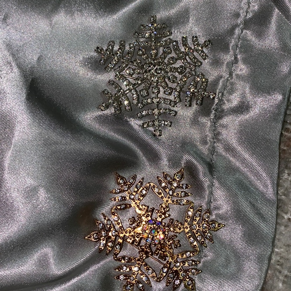 Snowflake brooches